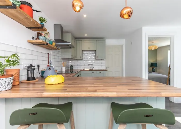 Beach, Hills, Food, Scenic Walks-The Kelp House.