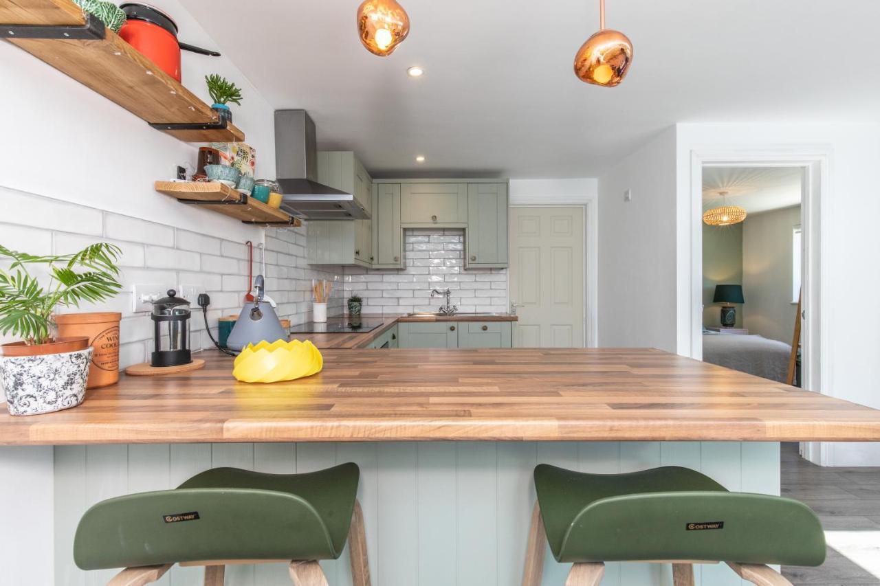 Beach, Hills, Food, Scenic Walks-the Kelp House. Holiday home Peacehaven