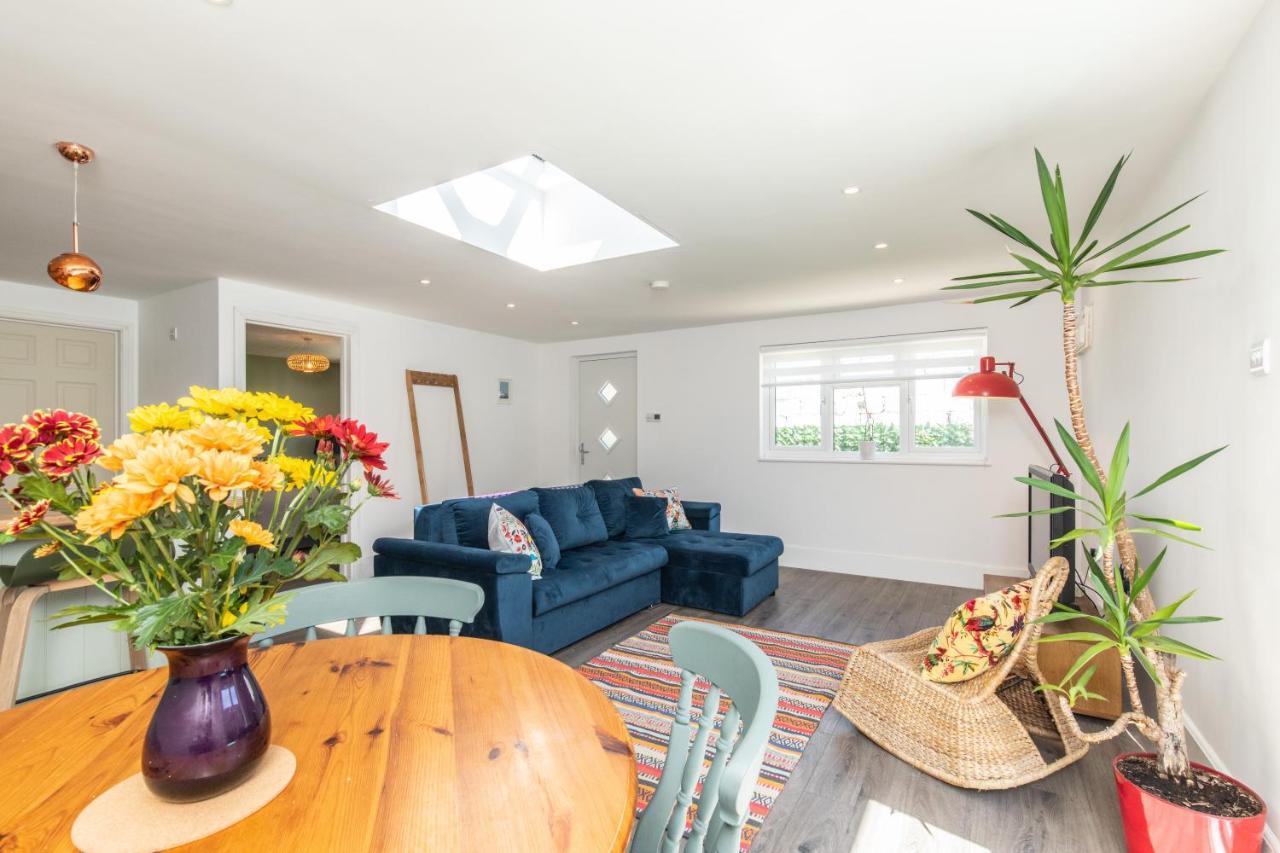 Beach, Hills, Food, Scenic Walks-the Kelp House. Holiday home Peacehaven
