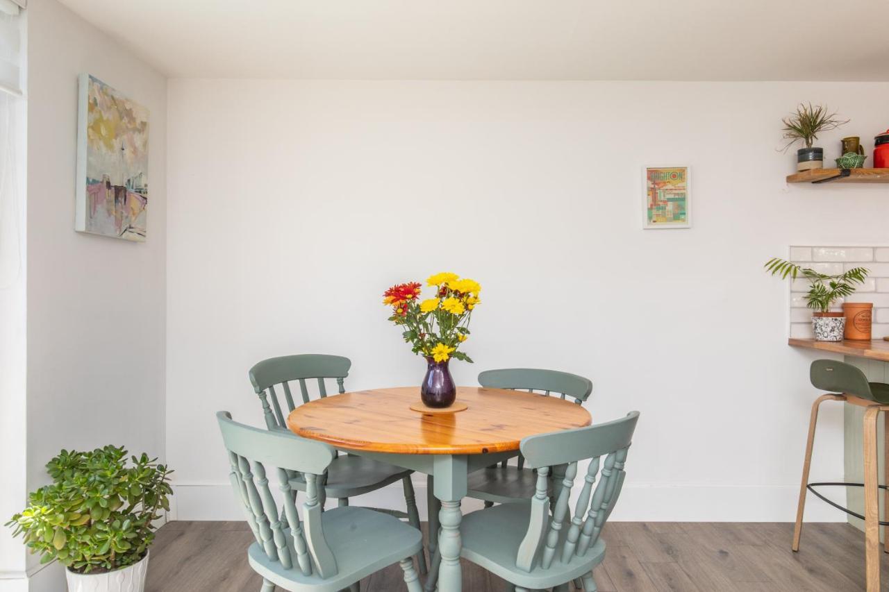 Beach, Hills, Food, Scenic Walks-the Kelp House. Peacehaven